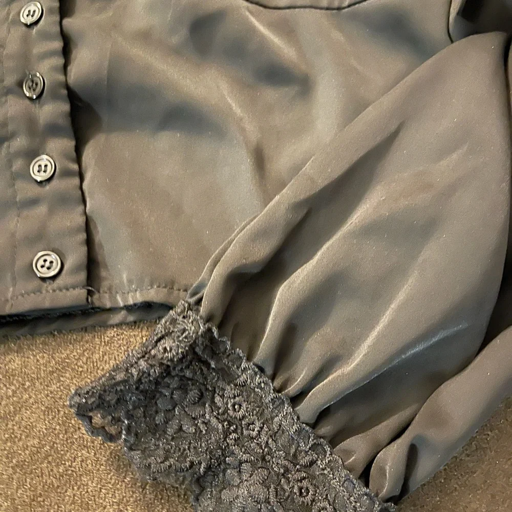 CROP BUTTON UP SHIRT - Picture 3 of 3